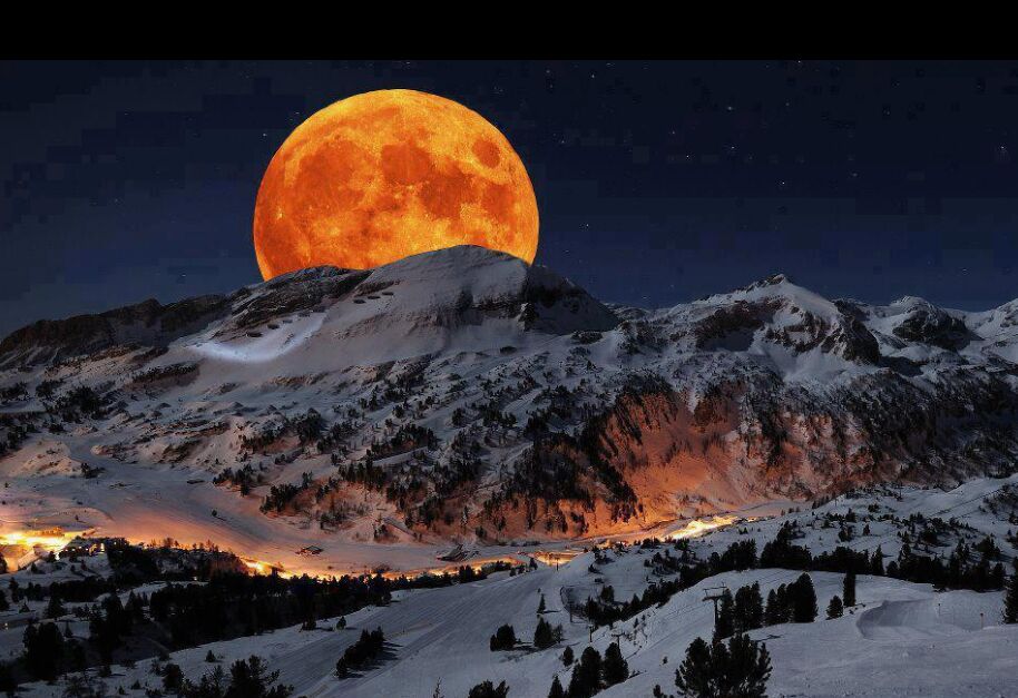 Moon.jpg (106170 bytes)