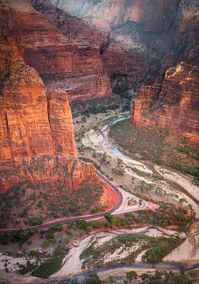 Zion.jpg (144416 bytes)