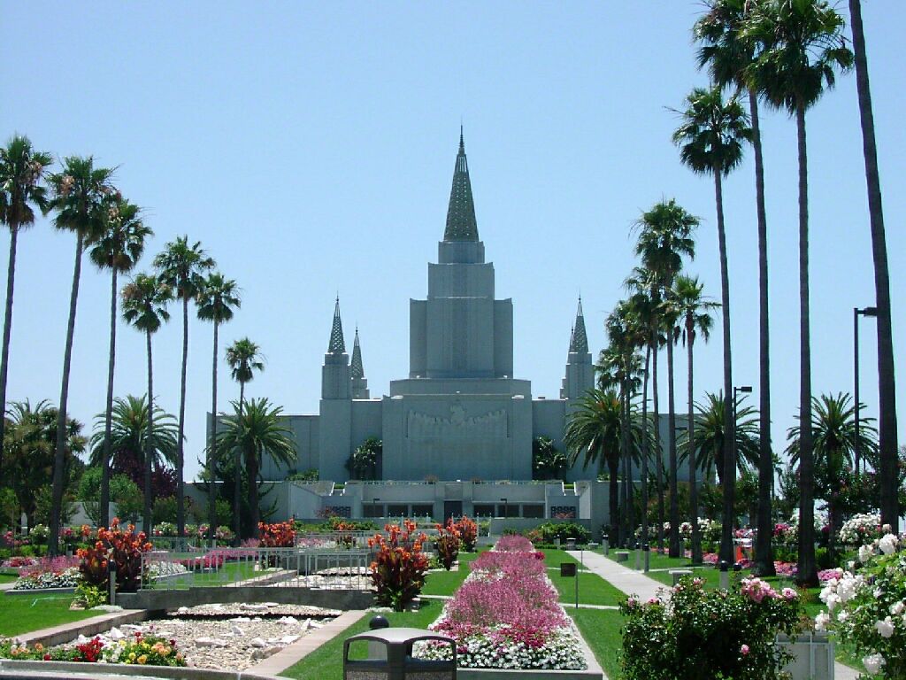 oakland-temple-766563-print.JPG (161060 bytes)