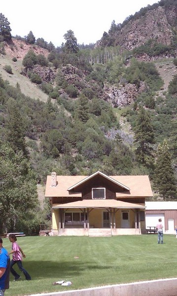 Uperstation1.jpg (83154 bytes)