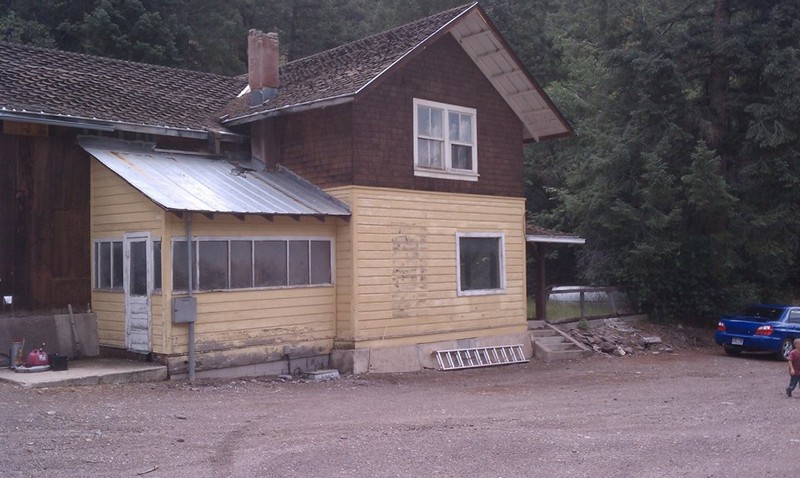 UpperStation12.jpg (113754 bytes)