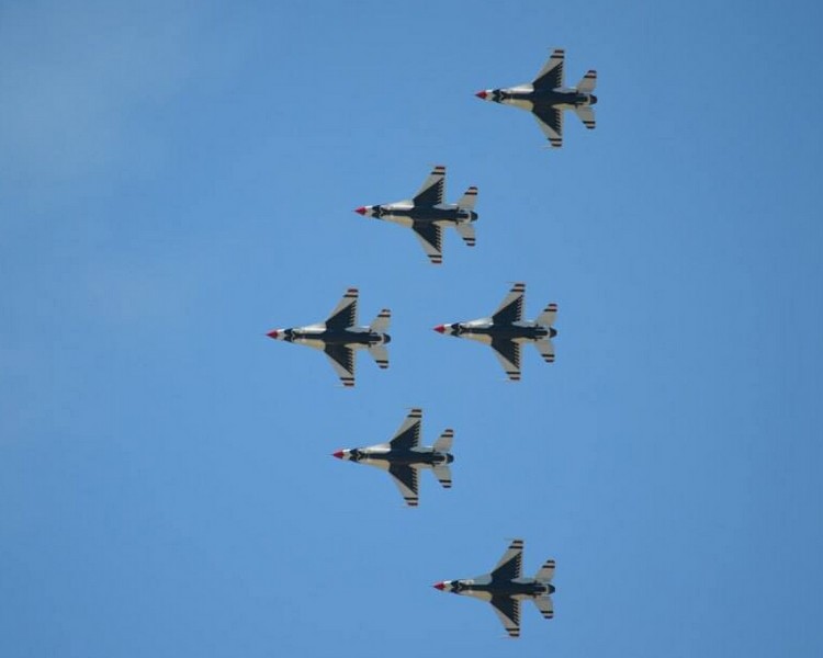 Tbirds04.jpg (31098 bytes)