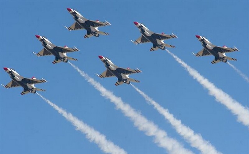 Tbirds10.jpg (50892 bytes)