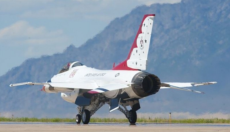 Tbirds18.jpg (60845 bytes)