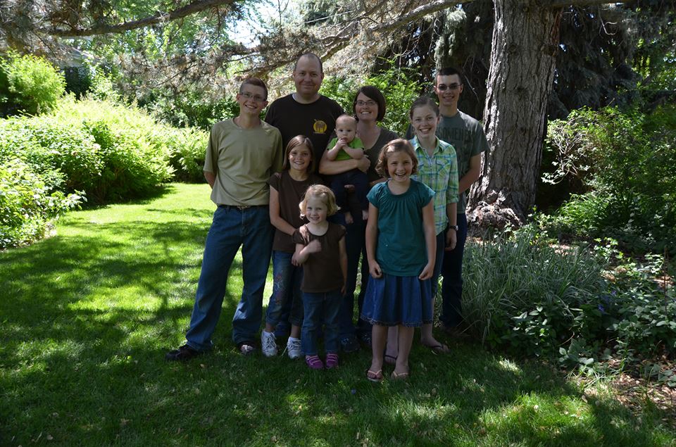 Family.jpg (174032 bytes)