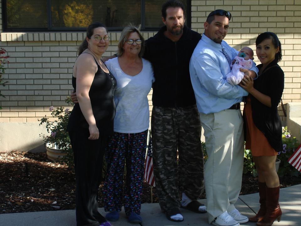 Bobbys Family 1.jpg (101718 bytes)