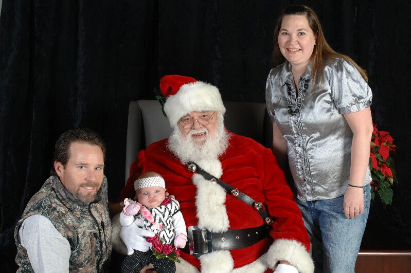 Kim/Santa.jpg (75835 bytes)