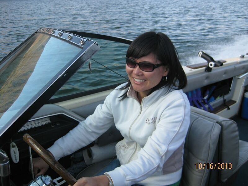 Driving the boat.jpg (77594 bytes)