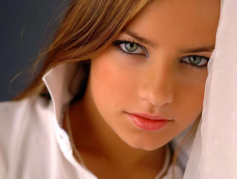 Eyes.jpg (42365 bytes)