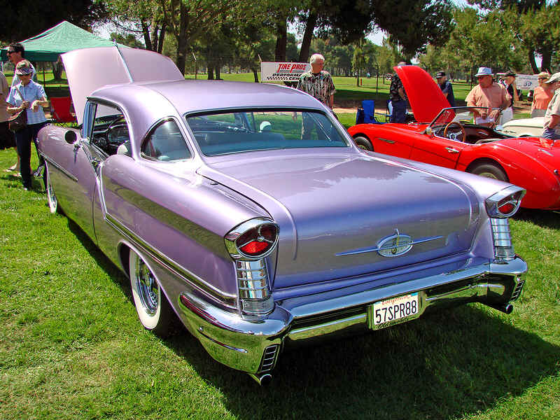 060708FountainValleyCarShow045-vi.jpg (553866 bytes)