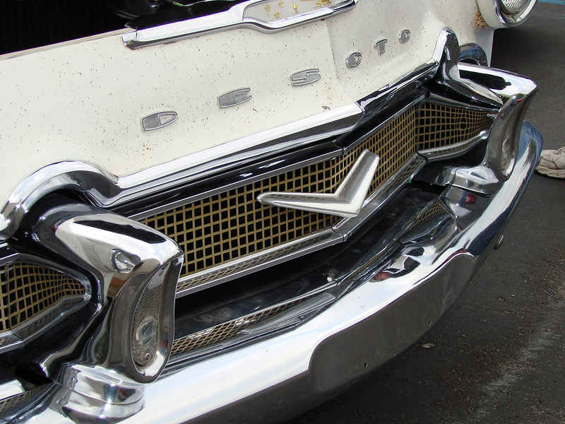 56DeSoto Adv Gril.jpg (382824 bytes)