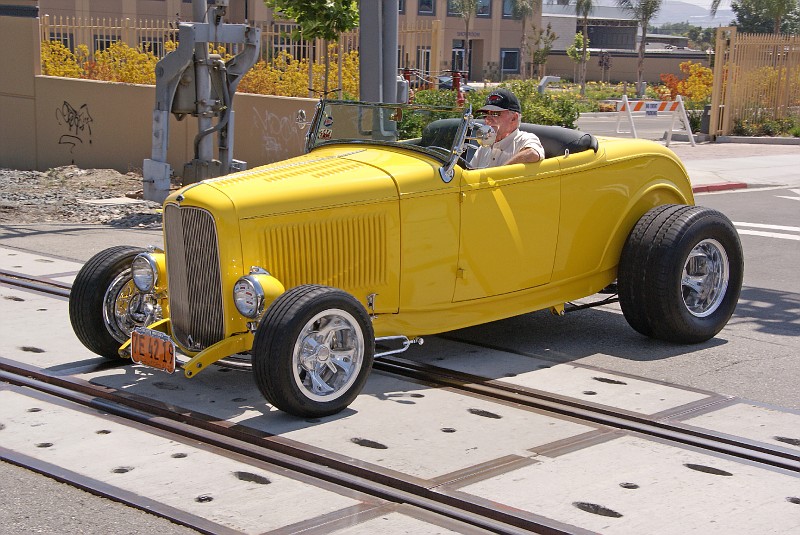 YellowRod.jpg (158174 bytes)