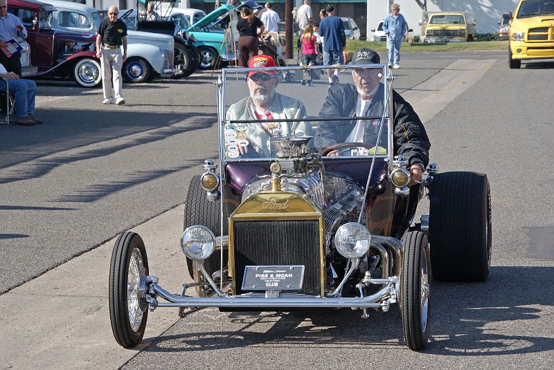 cars1032.jpg (189517 bytes)