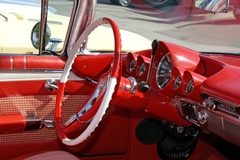 cars1045.jpg (133620 bytes)