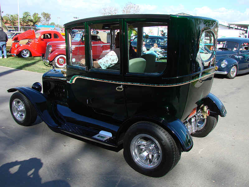 cars1056.jpg (397964 bytes)