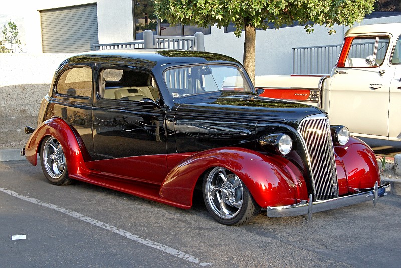 cars1070.jpg (183998 bytes)