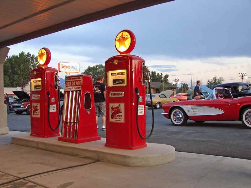 cars1082.jpg (361137 bytes)