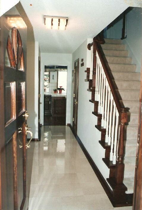 Entry.jpg (56547 bytes)