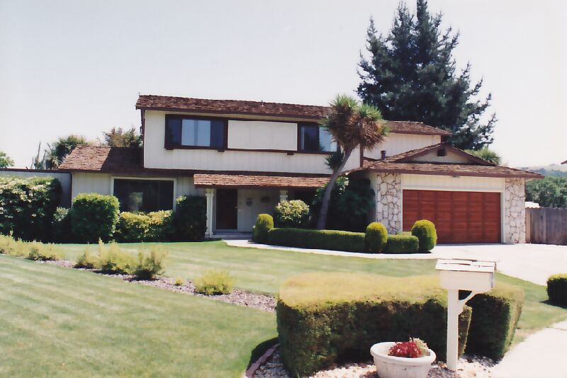Front1.jpg (68879 bytes)