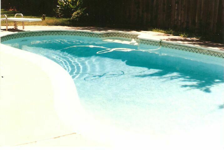 Pool.jpg (41664 bytes)