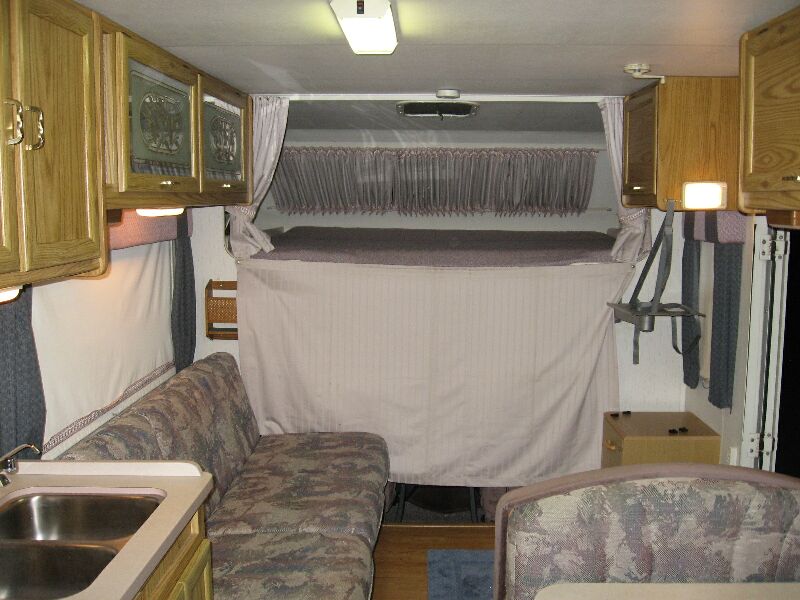 Inside1.jpg (82173 bytes)