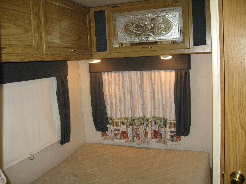 Inside12.jpg (74164 bytes)