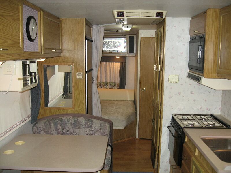 Inside7.jpg (79570 bytes)