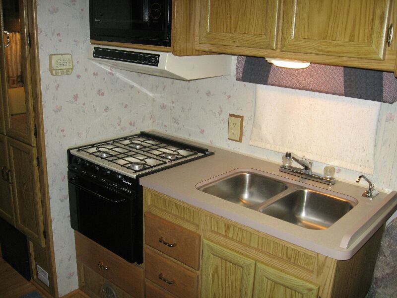 Inside8.jpg (80034 bytes)